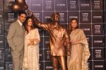 Akshay Kumar, Twinkle Khanna, Dimple Kapadia at Rajesh Khanna_s statue unvieled in Taj Land_s End, Mumbai on 10th Aug 2013 (111).JPG